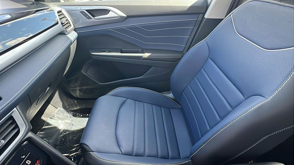 Thumbnail: 2025 Volkswagen Taos - 11