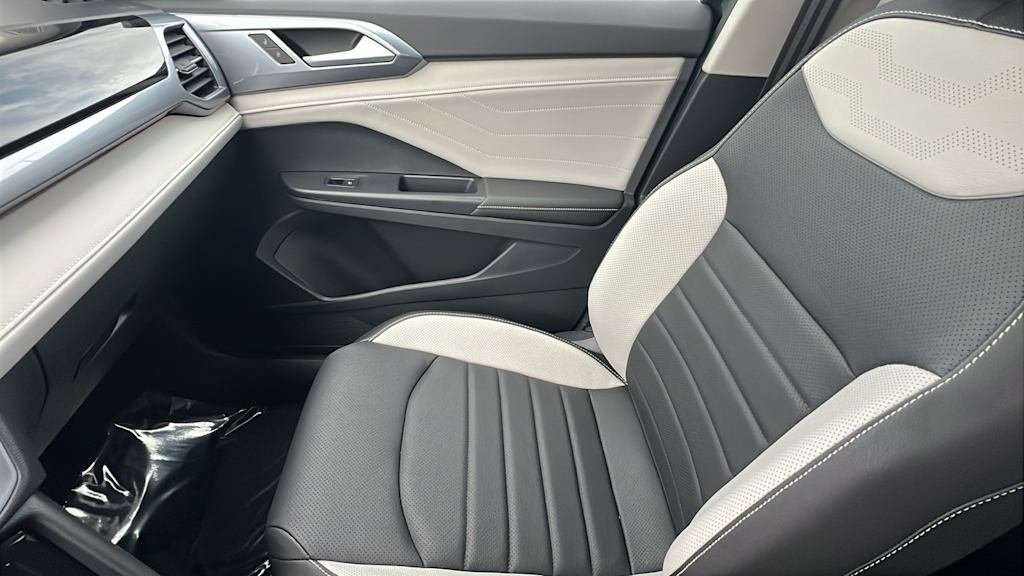 Thumbnail: 2025 Volkswagen Taos - 10