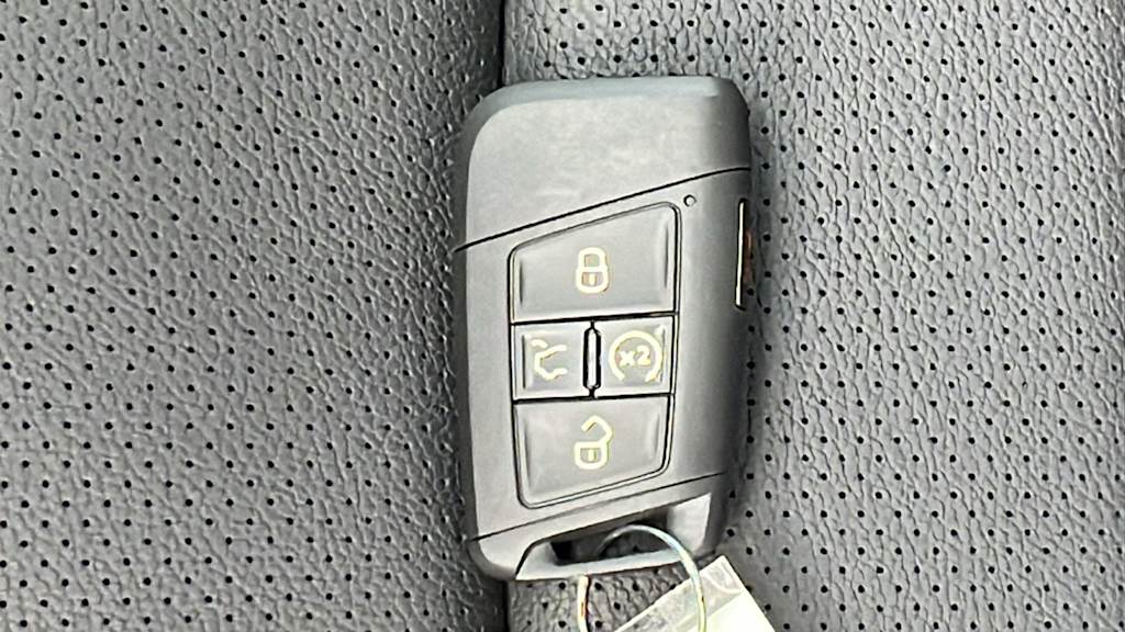 Thumbnail: 2025 Volkswagen Taos - 16