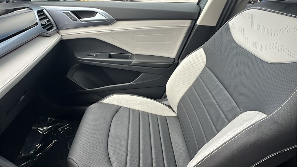 Thumbnail: 2025 Volkswagen Taos - 10