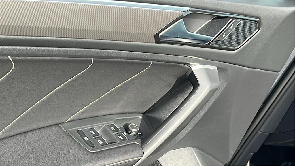 Thumbnail: 2023 Volkswagen Tiguan - 28