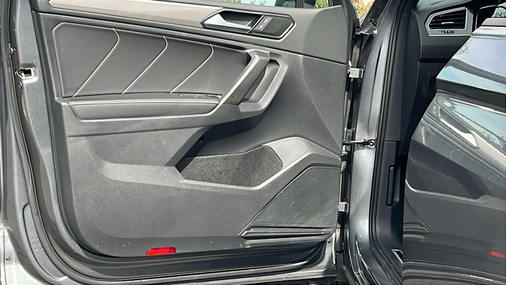 Thumbnail: 2023 Volkswagen Tiguan - 29