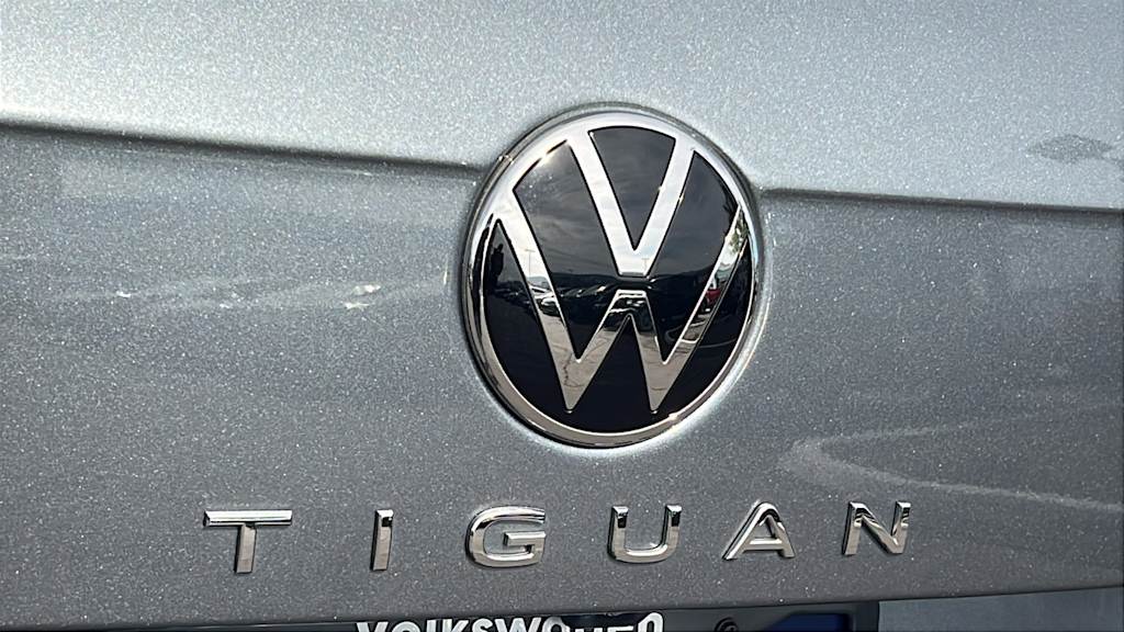 Thumbnail: 2023 Volkswagen Tiguan - 7