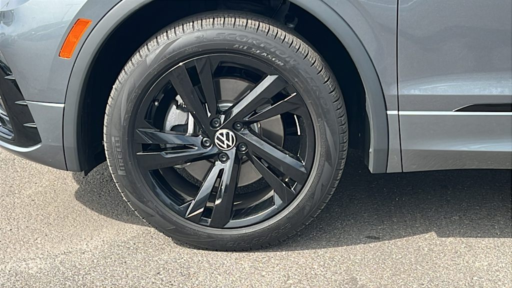 Thumbnail: 2023 Volkswagen Tiguan - 8