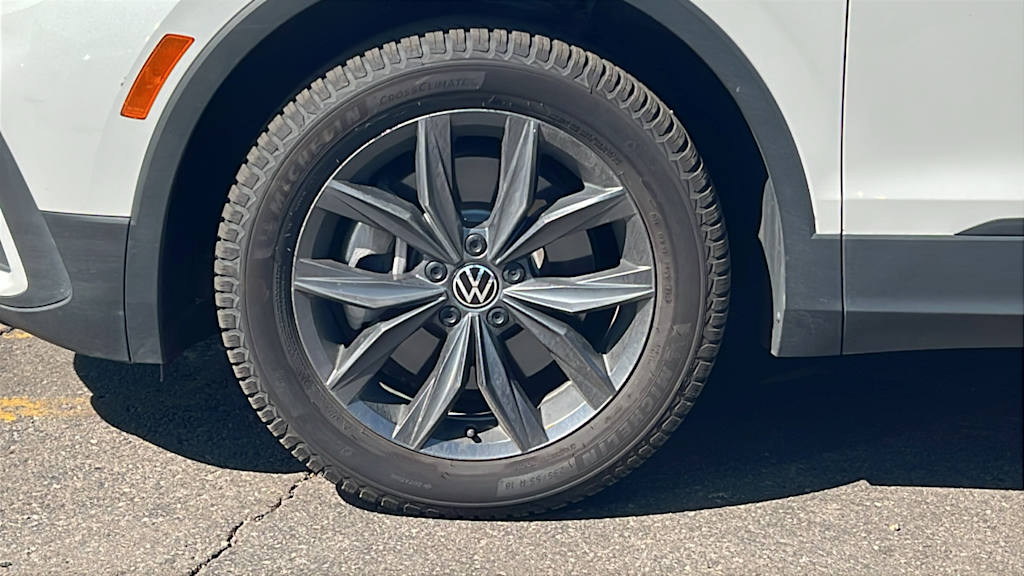 Thumbnail: 2023 Volkswagen Tiguan - 7