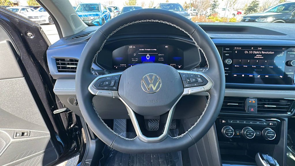 2024 Volkswagen Taos SE 14