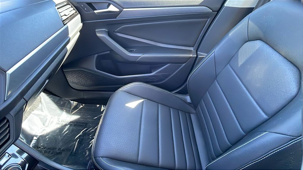 Thumbnail: 2022 Volkswagen Jetta - 11