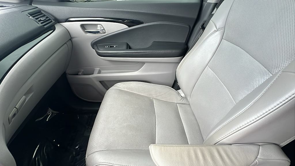 Thumbnail: 2019 Honda Pilot - 11