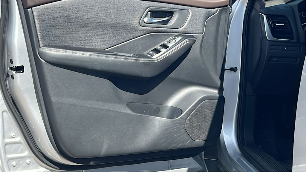 Thumbnail: 2021 Nissan Rogue - 29