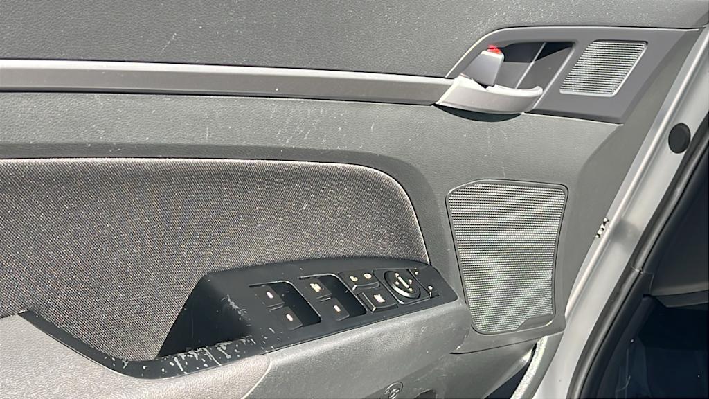 Thumbnail: 2020 Hyundai Elantra - 28