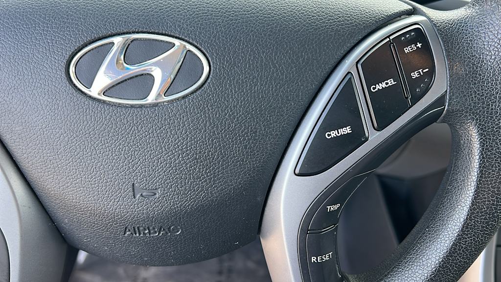 2016 Hyundai Elantra SE 24