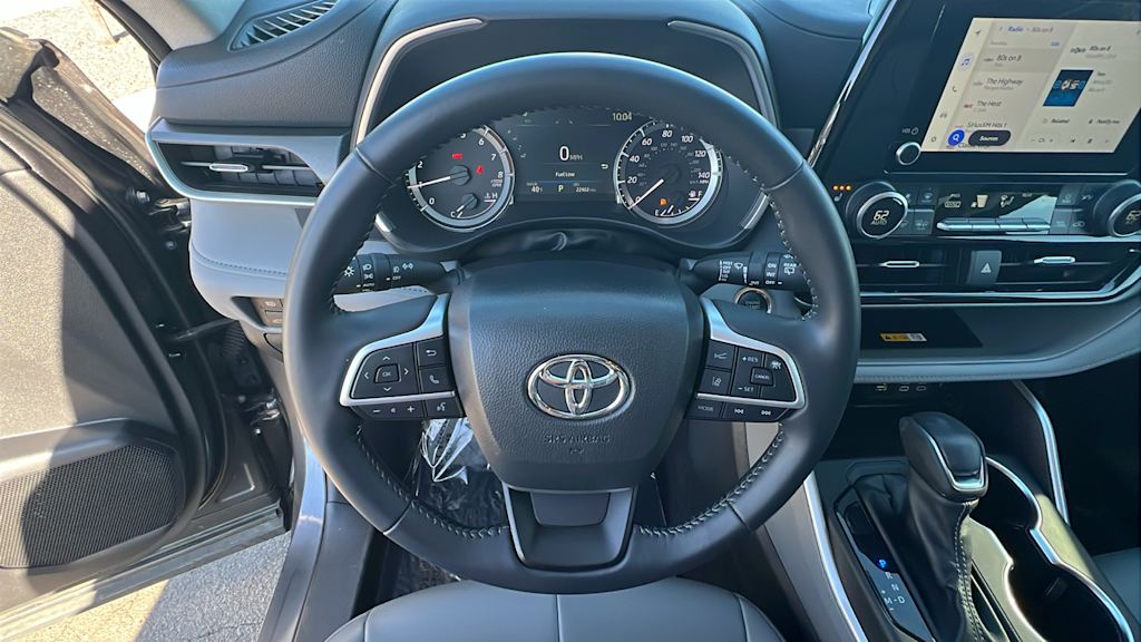 Thumbnail: 2024 Toyota Highlander - 9