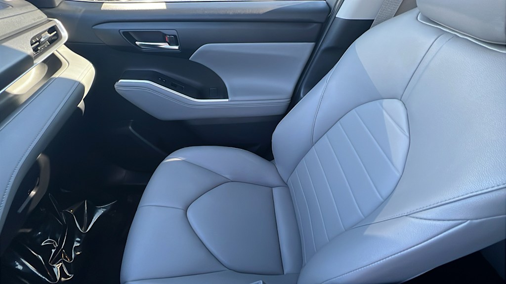 Thumbnail: 2024 Toyota Highlander - 11