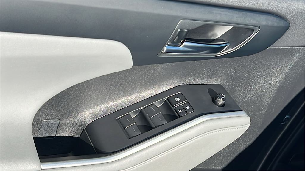 Thumbnail: 2024 Toyota Highlander - 28