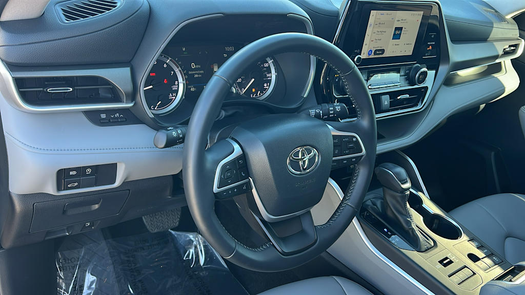 Thumbnail: 2024 Toyota Highlander - 2