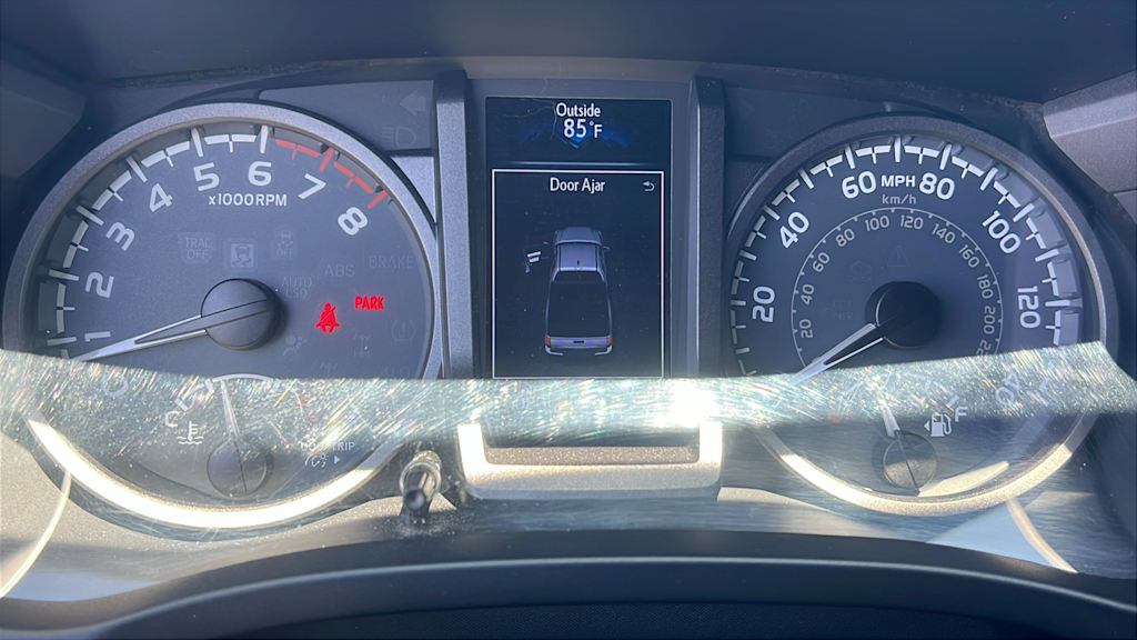 Thumbnail: 2016 Toyota Tacoma - 15