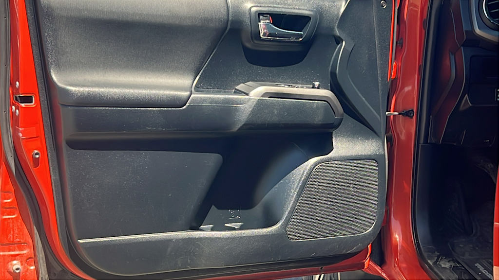 Thumbnail: 2016 Toyota Tacoma - 28