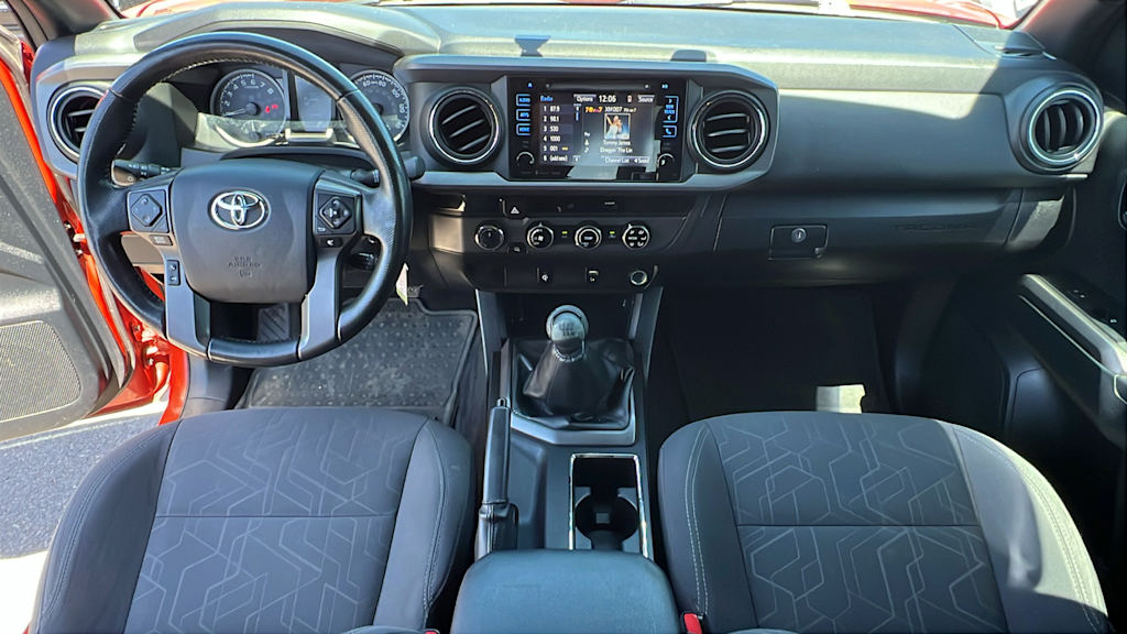 Thumbnail: 2016 Toyota Tacoma - 12