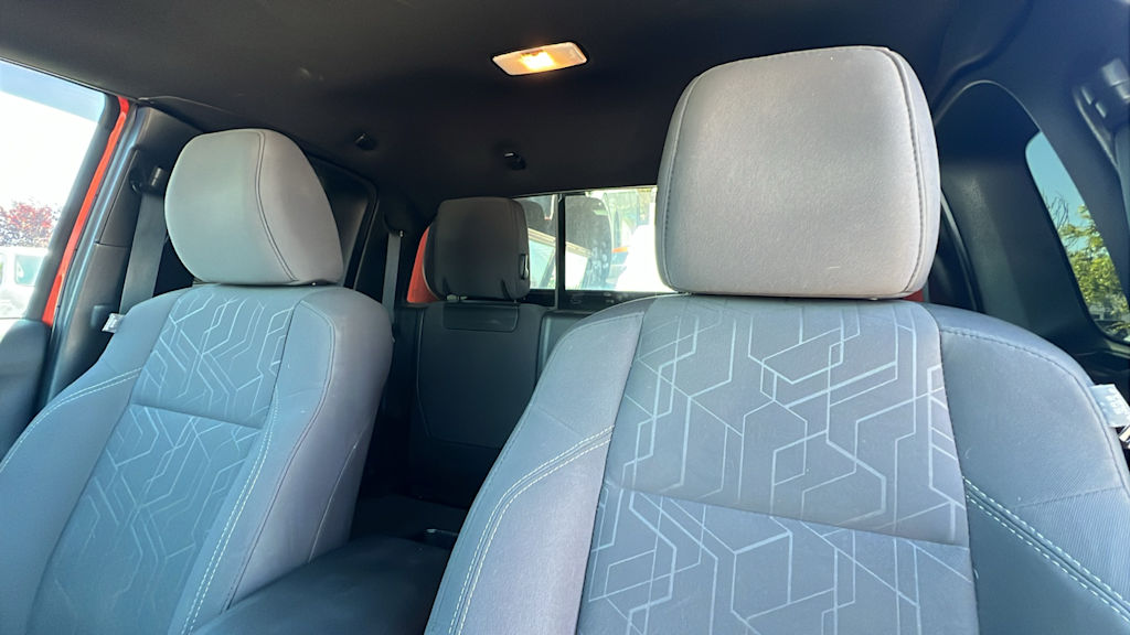 Thumbnail: 2016 Toyota Tacoma - 9