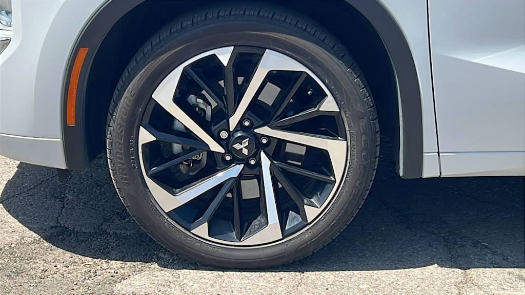Thumbnail: 2022 Mitsubishi Outlander - 6