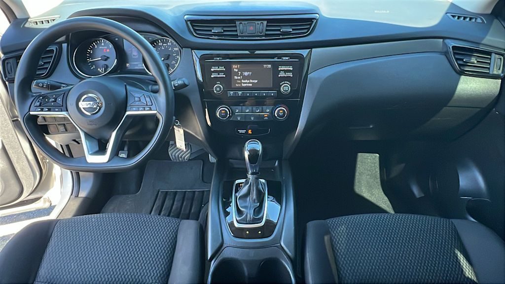 Thumbnail: 2017 Nissan Rogue Sport - 12