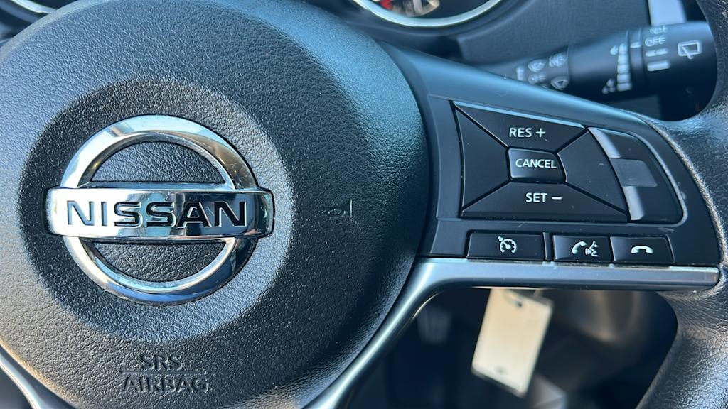 Thumbnail: 2017 Nissan Rogue Sport - 25