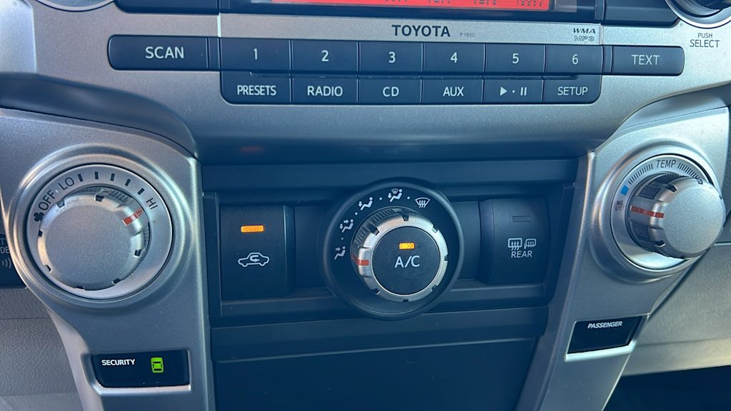 Thumbnail: 2011 Toyota 4Runner - 23