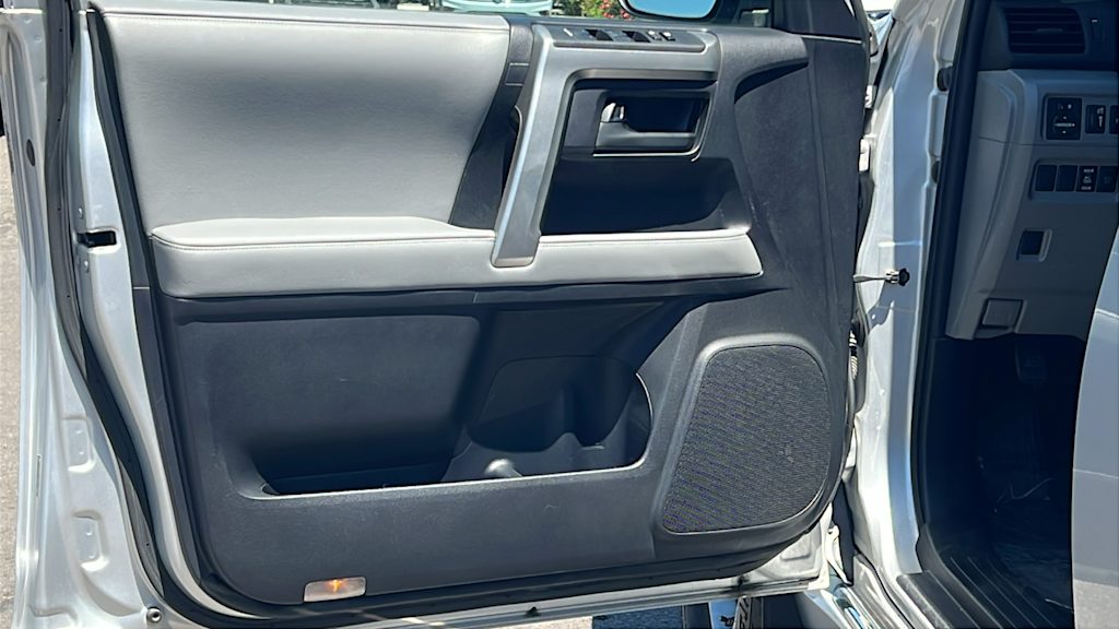 Thumbnail: 2011 Toyota 4Runner - 27