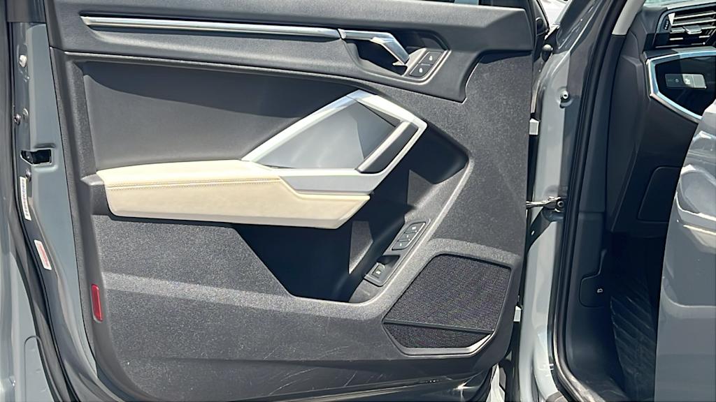 Thumbnail: 2022 Audi Q3 - 29