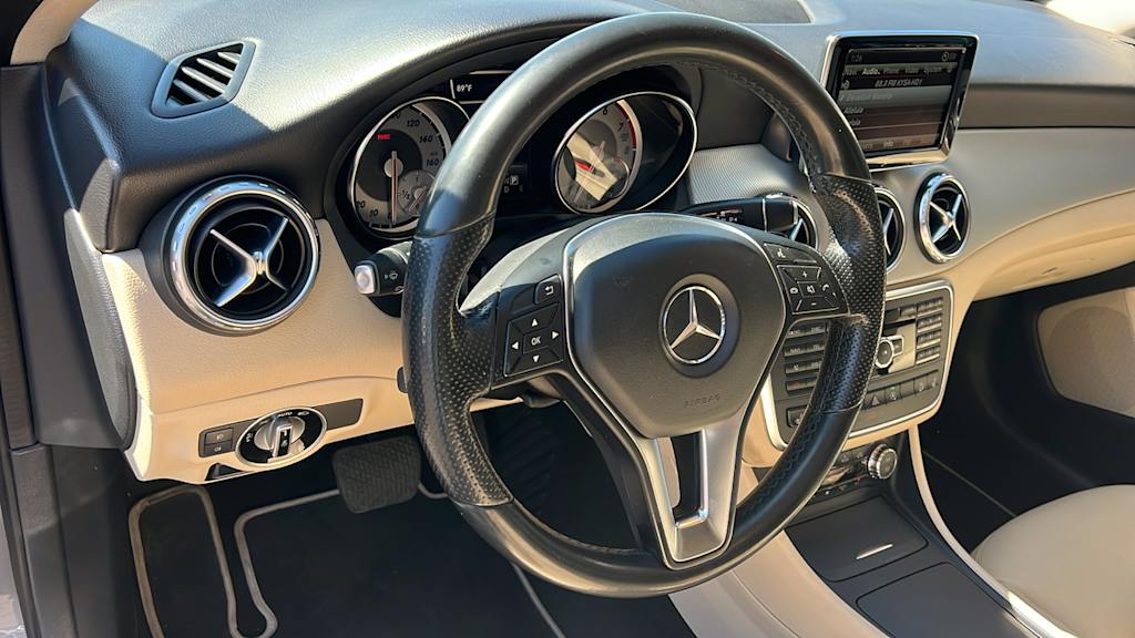 Thumbnail: 2015 Mercedes-Benz GLA - 2