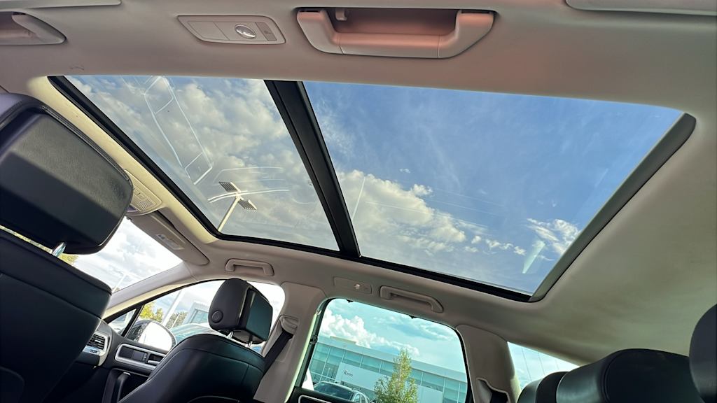 Thumbnail: 2016 Volkswagen Touareg - 31