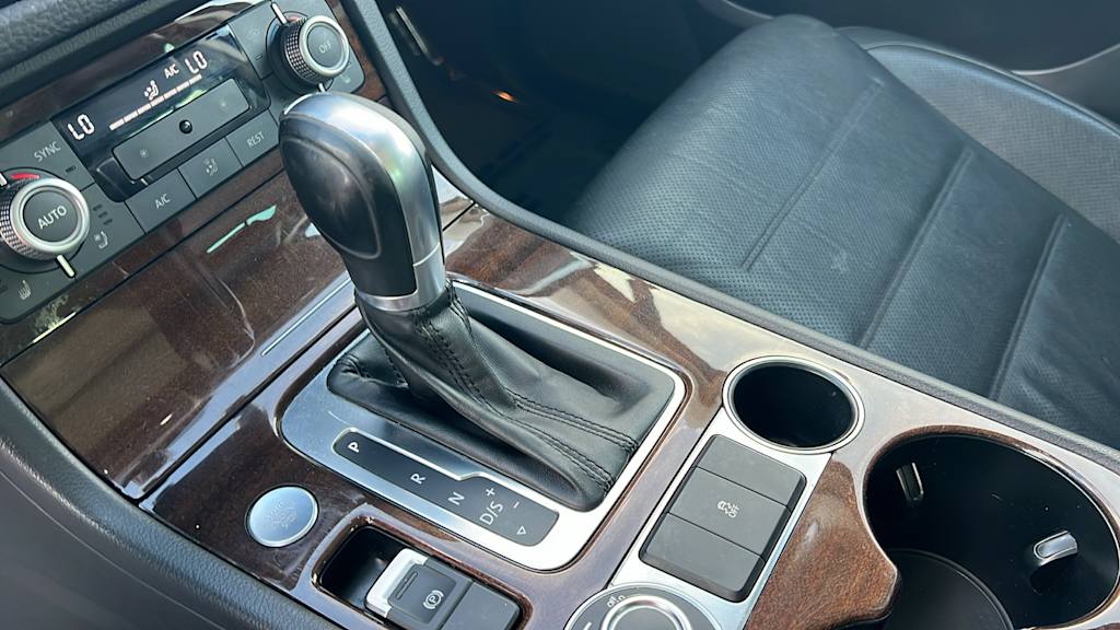 Thumbnail: 2016 Volkswagen Touareg - 14