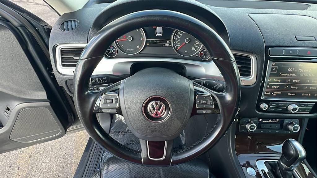 Thumbnail: 2016 Volkswagen Touareg - 9