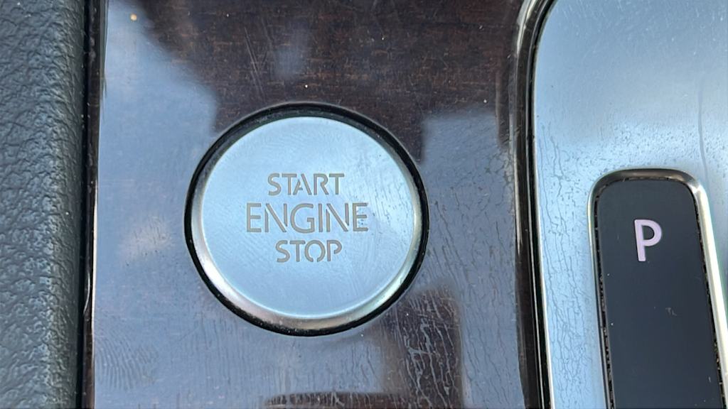 Thumbnail: 2016 Volkswagen Touareg - 23