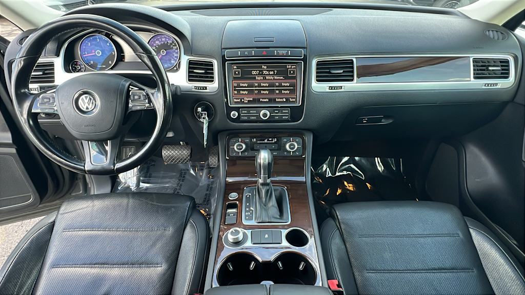 Thumbnail: 2016 Volkswagen Touareg - 12