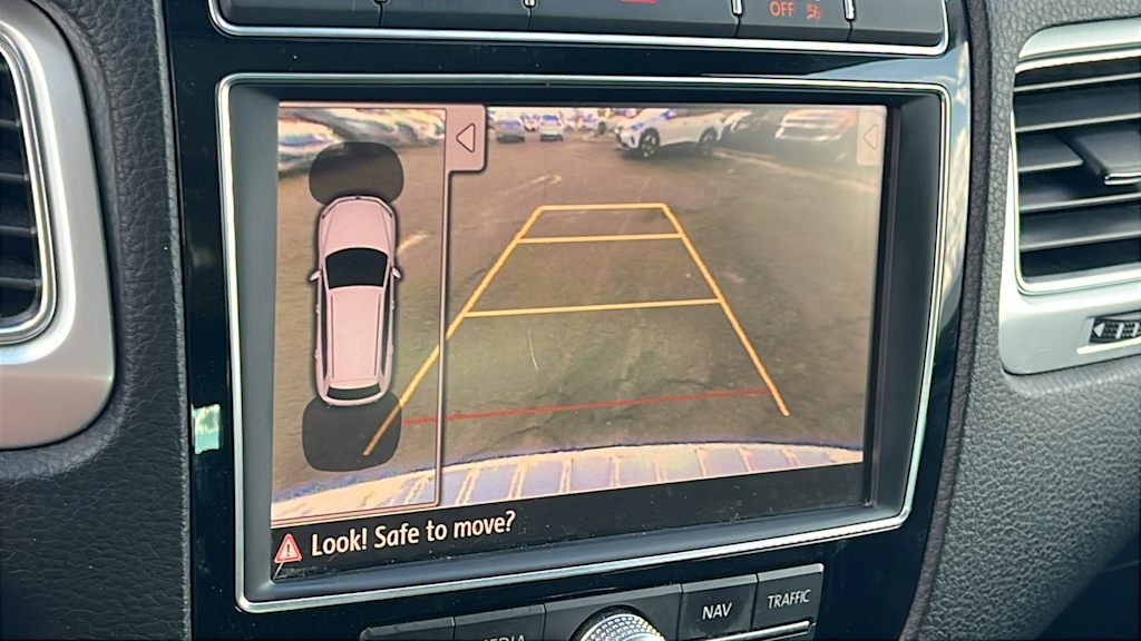 Thumbnail: 2016 Volkswagen Touareg - 22