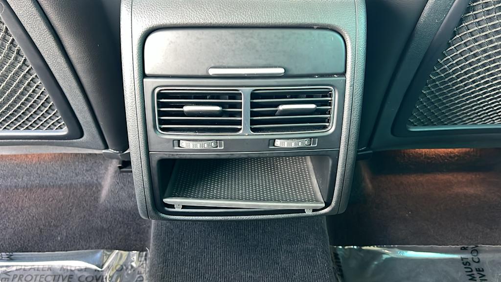 Thumbnail: 2016 Volkswagen Touareg - 29