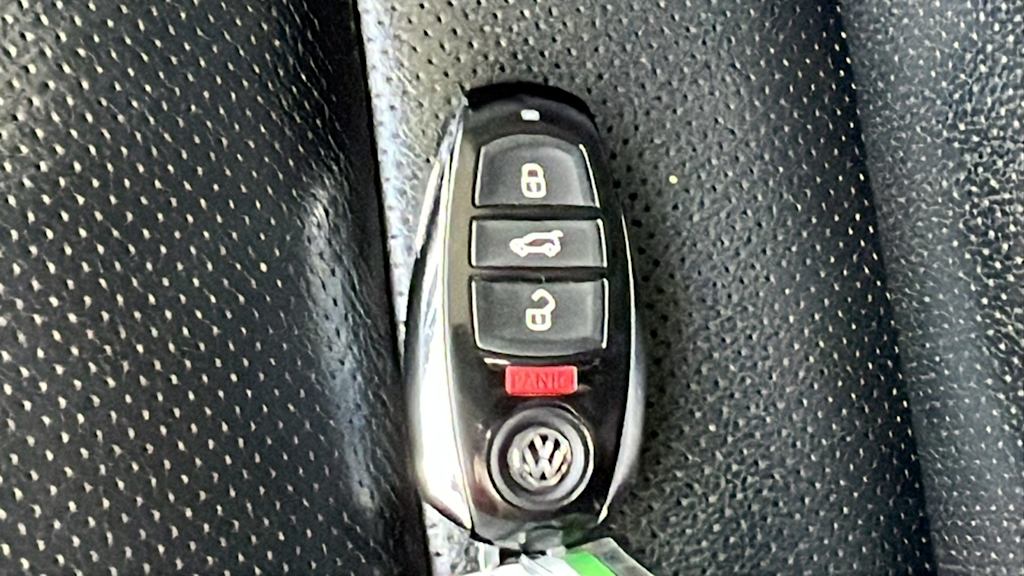 Thumbnail: 2016 Volkswagen Touareg - 16