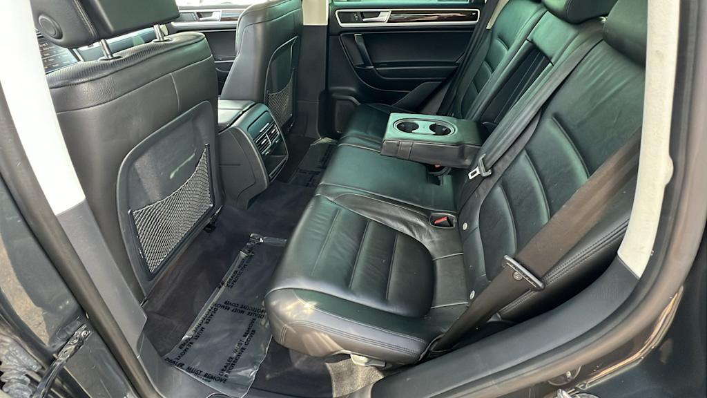 Thumbnail: 2016 Volkswagen Touareg - 28