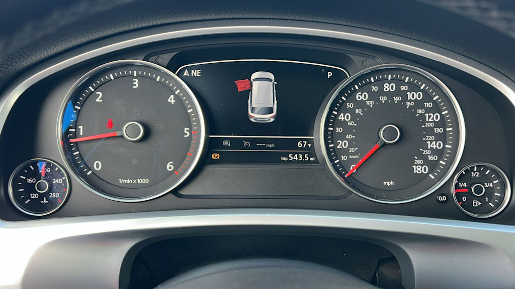 Thumbnail: 2016 Volkswagen Touareg - 15