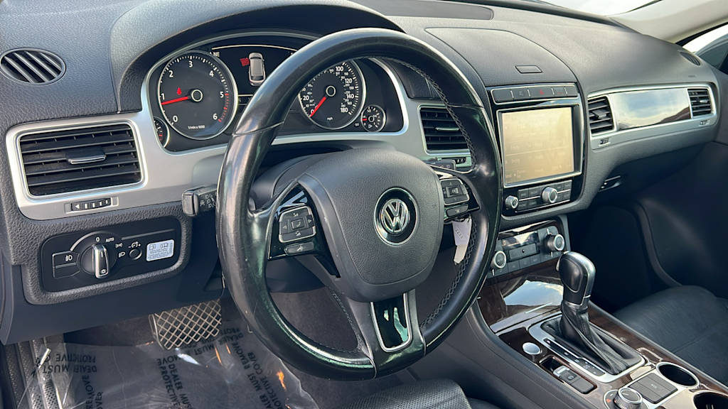 Thumbnail: 2016 Volkswagen Touareg - 2