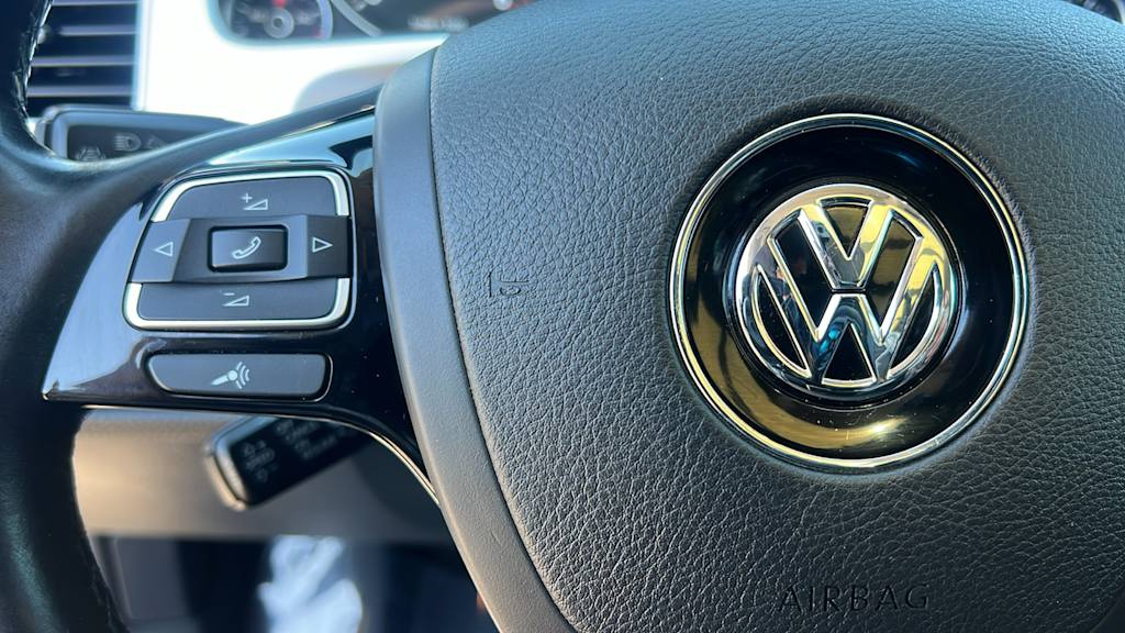 Thumbnail: 2016 Volkswagen Touareg - 25