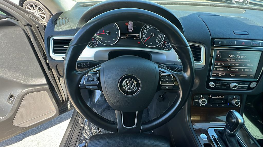 Thumbnail: 2016 Volkswagen Touareg - 9