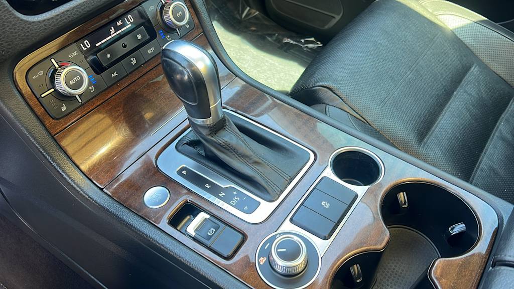 Thumbnail: 2016 Volkswagen Touareg - 14