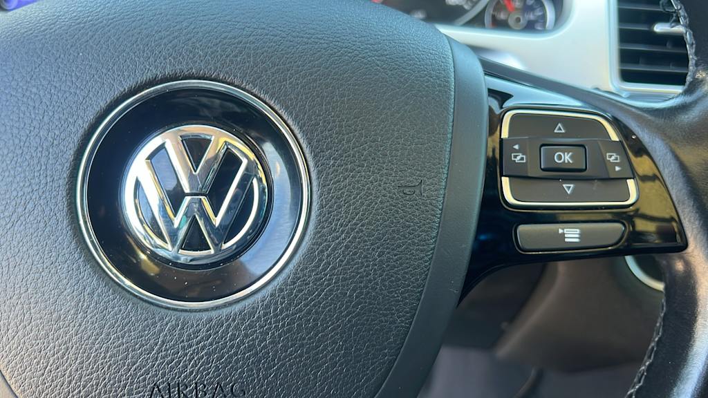 Thumbnail: 2016 Volkswagen Touareg - 26