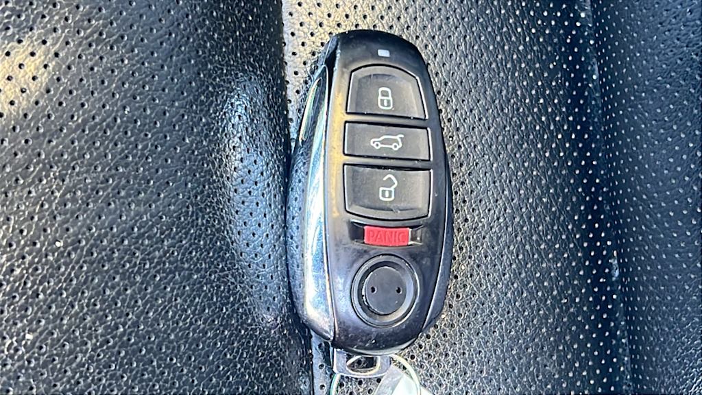 Thumbnail: 2016 Volkswagen Touareg - 17