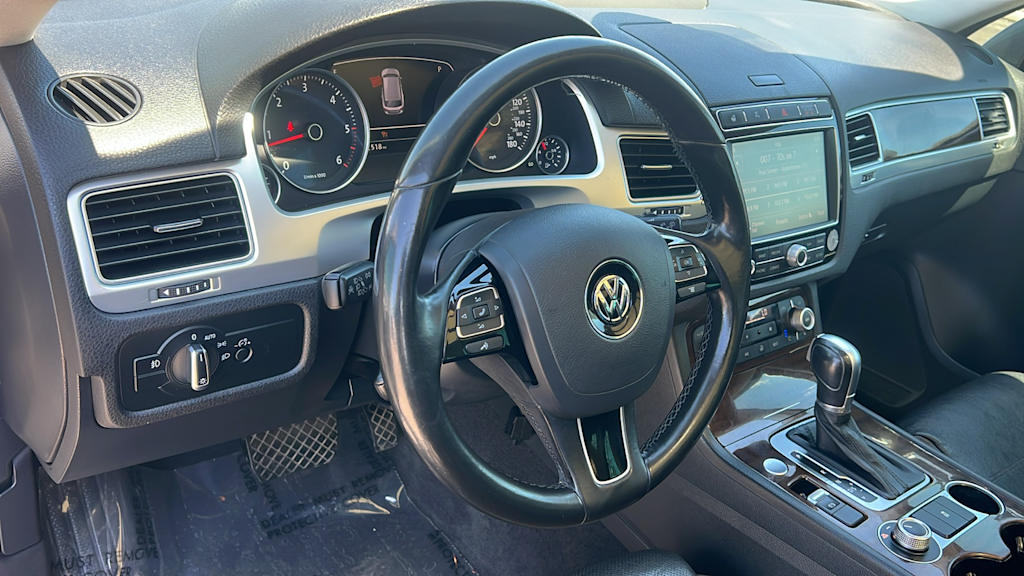 Thumbnail: 2016 Volkswagen Touareg - 2