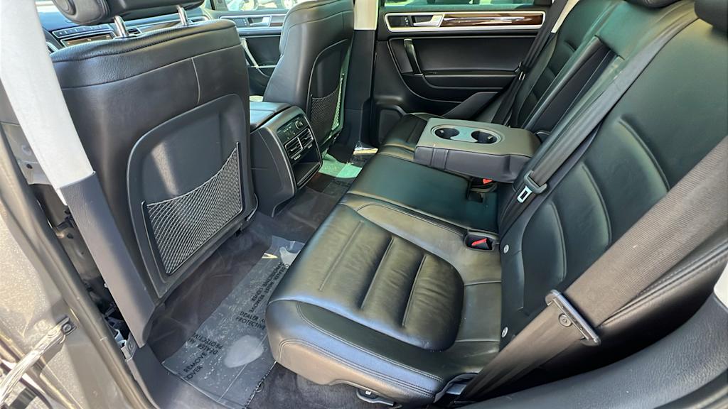 Thumbnail: 2016 Volkswagen Touareg - 29