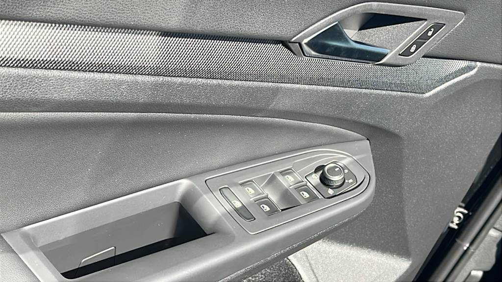 Thumbnail: 2025 Volkswagen Golf - 26