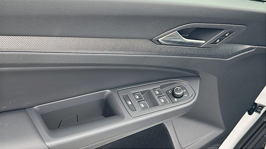 Thumbnail: 2025 Volkswagen Golf - 28